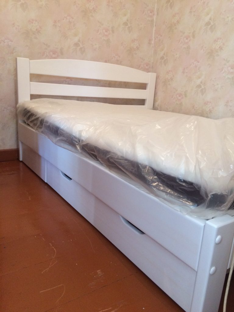 Кровать белая лдсп 140х200